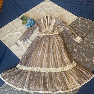 Vintage 70’s Brown print Gunne Sax dress.